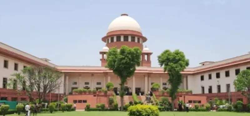 बस्तर में पास्टर का शव दफनाने के विवाद पर निर्णय सुप्रीम कोर्ट ने कहा चिन्हाकित जगह में ही अंतिम संस्कार करने कानून बना है, लोक व्यवस्था का सिद्धांत के तहत अनुमति दी जा सकती है….