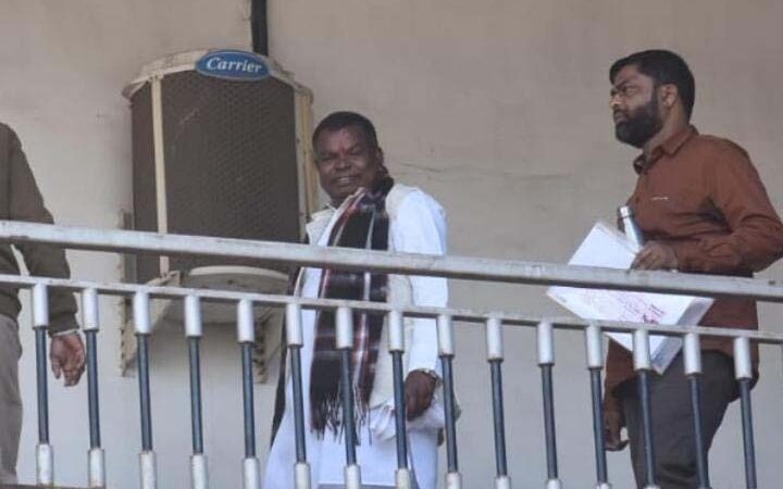 शराब घोटाला मामला : पूर्व आबकारी मंत्री कवासी लखमा भेजे गए जेल, लखमा ने कहा- मैं निर्दोष हूँ, मुझे फंसाया गया, न्यायपालिका पर भरोसा है