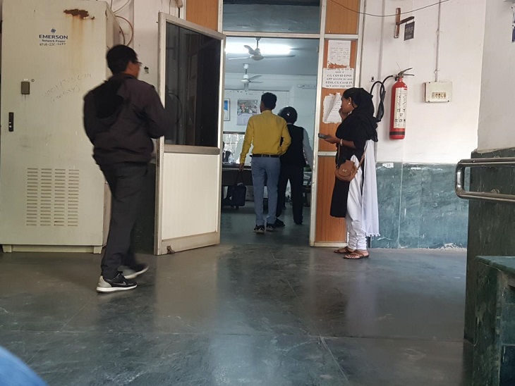 CG: कलेक्ट्रेट में टाईम मैनेजमेंट सिस्टम लागू होने का असर, रायपुर कलेक्ट्रेट में एप से शुरु हुई हाजिरी के दिखने लगे नतीजे, 486 कर्मचारियों में केवल एक गैरहाजिर….