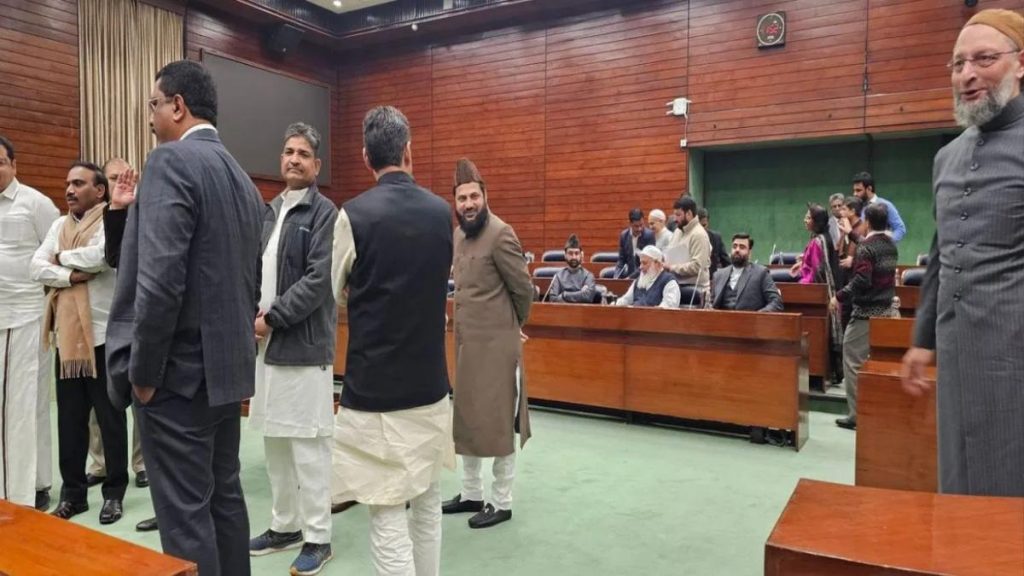 Waqf: वक्फ पर JPC बैठक में जमकर बवाल, निशिकांत दुबे और कल्याण बनर्जी में हुई तीखी नोकझोंक, ओवैसी समेत 10 विपक्षी सांसद सस्पेंड…