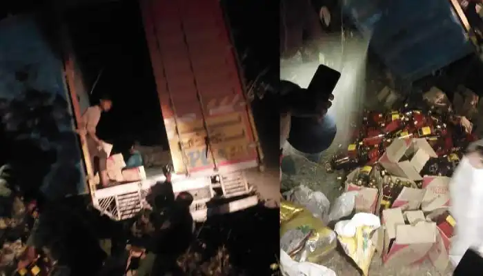 शराब से भरा ट्रक पलटा, ग्रामीणों में बोतल लूटने की मची होड़…
