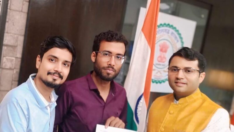 खरसिया में ब्लड बैंक में हो रही समस्याओं को लेकर हेल्पिंग हैंड्स क्लब की टीम मिली कलेक्टर कार्तिकेय गोयल से…