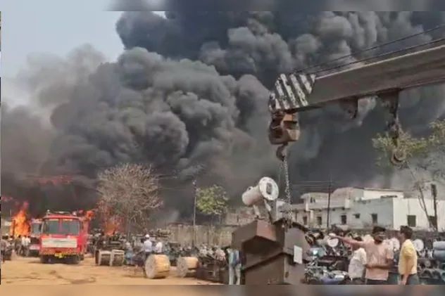 आग लगने से करोड़ों रुपए के समान का नुकसान ™️ कार्यपालन यंत्री गुंजन शर्मा को हटाया गया…
