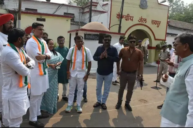 सचिन पायलट ने रायपुर जेल में कवासी लखमा से की मुलाकात…