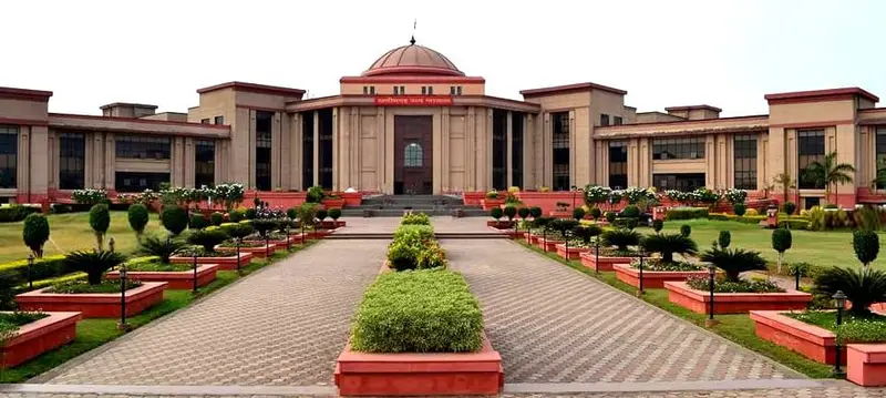 वकील ने अपने मुवक्किल को अँधेरे में रख कर दोषी ठहराया…दस हजार सह-निर्माता पटवारी एवं दस्तावेज लेखक को दोषमुक्त किया गया…