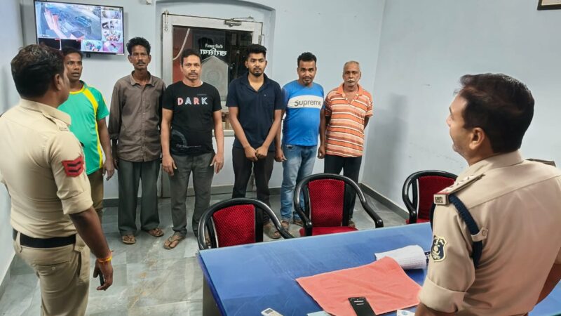 खरसिया पुलिस ने की अवैध संदिग्ध प्रवासियों की जांच…