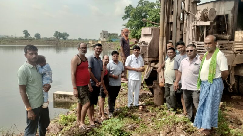 महेश साहू के प्रयास से हुआ मदनपूर में बोर खनन….