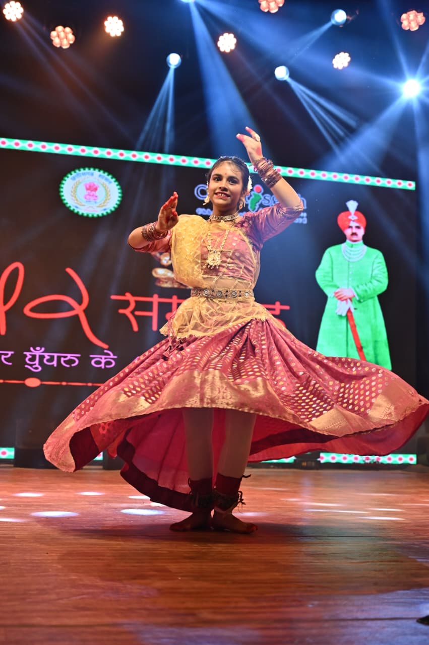 रायगढ़ की सौम्या शर्मा ने कथक से बिखेरी शास्त्रीय नृत्य की छटा….