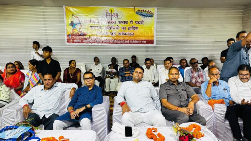 खरसिया विधायक उमेश पटेल ने किरोड़ीमल नगर में रावण दहन कर बुराई पर अच्छाई की जीत का दिया संदेश…