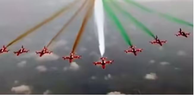 एयर-शो के लिए वायुसेना के स्पेशल जेट्स रायपुर पहुंचे, आसमान पर दिखेगा सूर्यकिरण का नजारा…