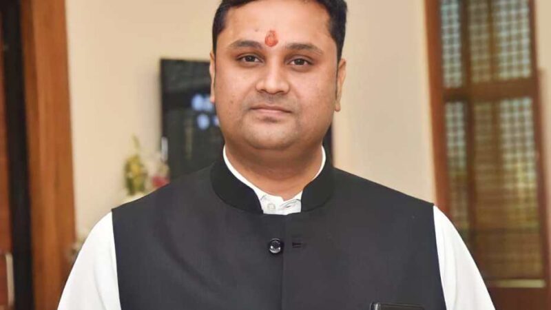 फ्लाईऐश के मुद्दे पर विधायक उमेश पटेल ने मंत्री ओपी चौधरी को घेरा, मंत्री के गोल-मोल जवाब से असंतुष्ट होकर विपक्ष ने किया वॉकआउट…