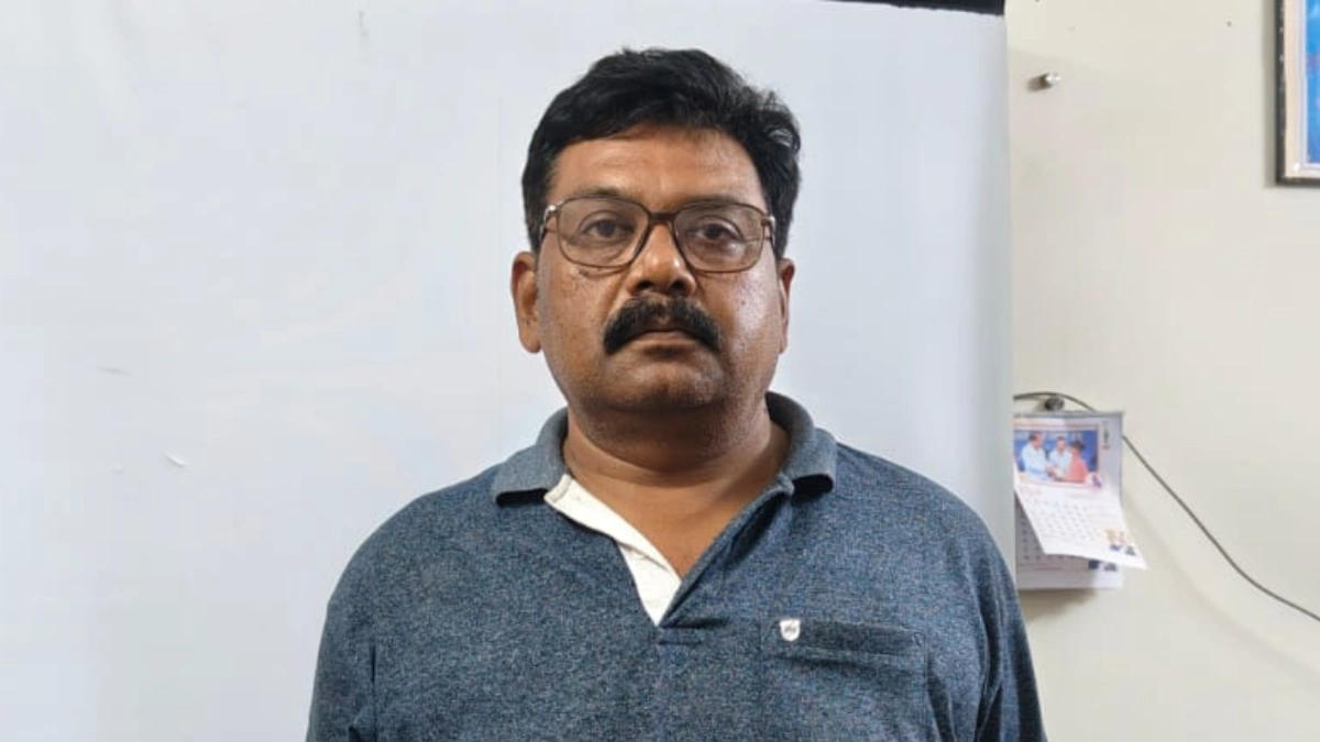रायगढ़ पुलिस की ‘ऑपरेशन क्लीन हंट’ में बड़ी सफलता : सहारा इंडिया फ्रॉड का 3 साल से फरार ब्रांच मैनेजर गिरफ्तार, ₹40.78 करोड़ की धोखाधड़ी का मामला…