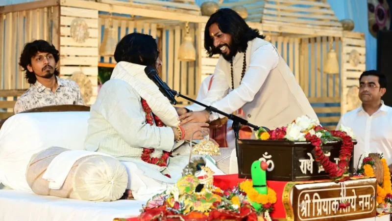 देवकीनंदन महाराज की कथा में मंत्री गुरु खुशवंत साहेब की बेइज्जती? मंच से 4 बार गलत लिया नाम…