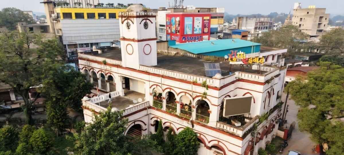 पहले महापौर ने शिकायत की, कार्रवाई हुई तो उसी ठेकेदार को बचाया, पलटी मारने के मामले में तोड़ा रिकॉर्ड…
