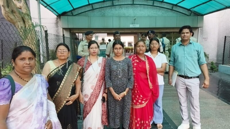 पुलिस परिवारों ने कहा: 8-10 साल से नक्सल क्षेत्र में ड्यूटी, फिर भी ट्रांसफर नहीं…