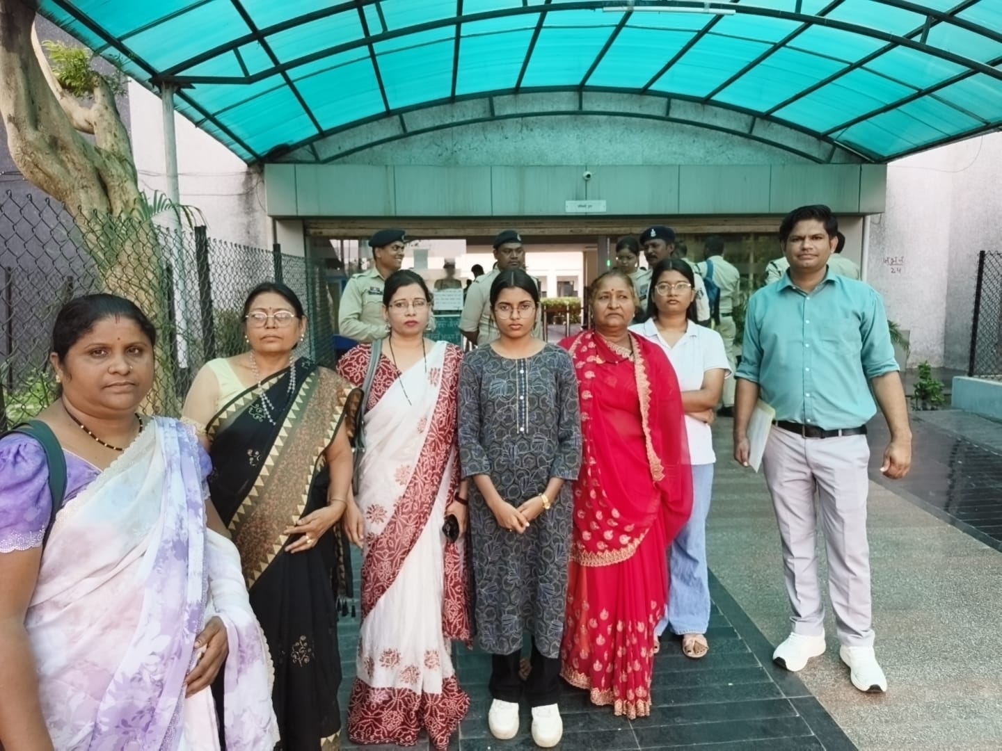 पुलिस परिवारों ने कहा: 8-10 साल से नक्सल क्षेत्र में ड्यूटी, फिर भी ट्रांसफर नहीं…