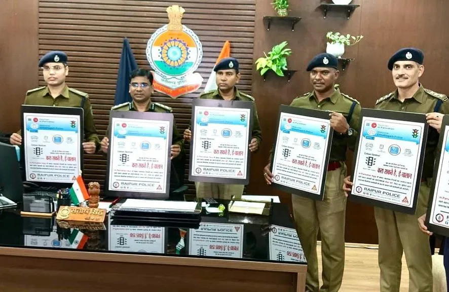 छत्तीसगढ़ में एम परिवहन ऐप का नया वर्जन लागू : रायपुर पुलिस द्वारा एम परिवहन ऐप के नया वर्जन का ‛ट्रैफिक प्रहरी’ Citizen Sentinel पोस्टर बनाकर किया विमोचन…